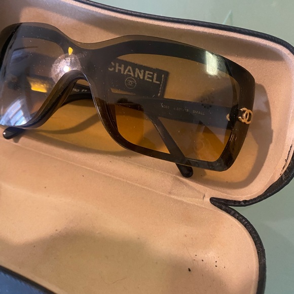 Chanel vintage sunglasses in gradient lens - Picture 6 of 12